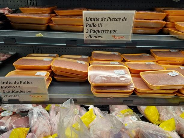 Limitan la venta de pollo en grandes supermercados de la capital