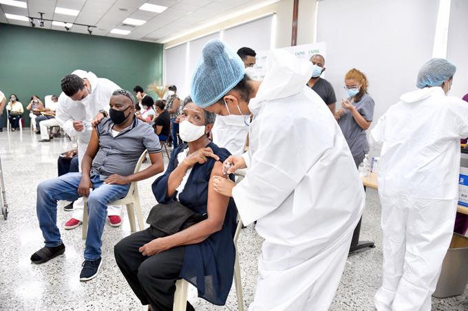 Positividad diaria del virus es menor de 5% según Salud Pública