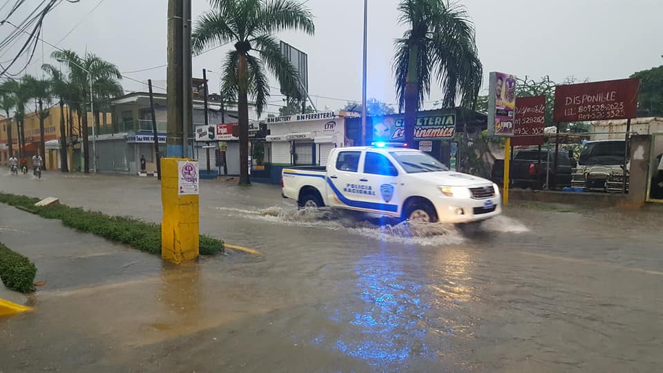 Disturbio tropical cambia rumbo lo acerca más a RD; San Cristóbal en alerta roja