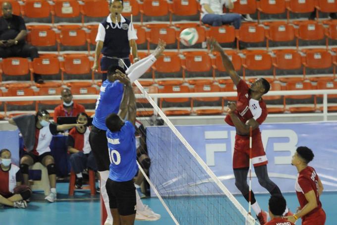 Dominicana logra segundo triunfo al derrotar 3-0 a Surinam