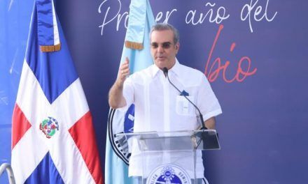 Abinader dice que en su gobierno «no se está robando» y que se hacen más obras con menos