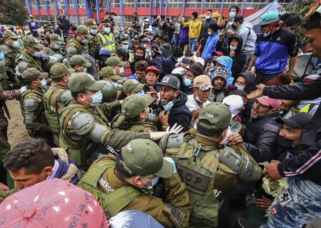 Violento desalojo de migrantes en el norte de Chile
