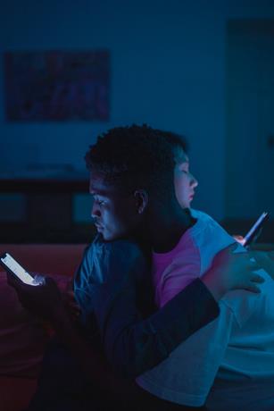‘Ghosting’, ‘curving’ o ‘instagrandstanding’: los nuevos términos que describen las relaciones en línea