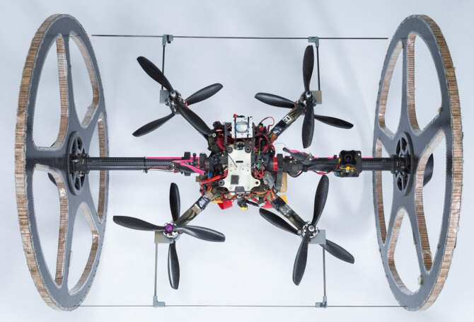 ¿Un dron con ruedas o una carreta con hélices?