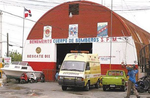 SFM: Bomberos suspenden servicios en reclamo de reivindicaciones