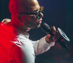 Artistas dominicanos han vuelto a bailar la danza de los millones por contratos