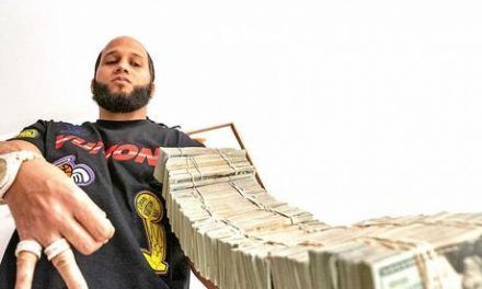 El fronteo de dinero, joyas y automóviles es parte del sueño de urbanos dominicanos