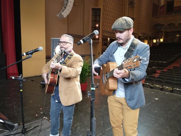 Pavel Núñez y Santiago Cruz promocionan “El Gato Andaluz”