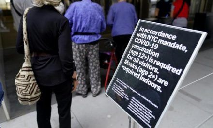EEUU: Anuncian más medidas pese a disminución de COVID