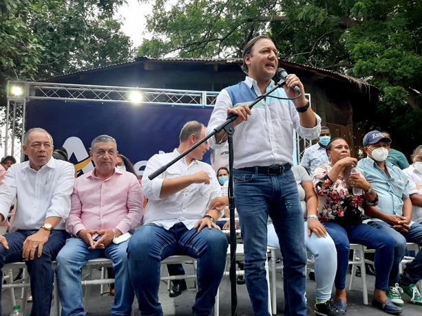 Abel Martínez: “Cada día el pueblo se da cuenta del gancho en que cayó con el PRM”