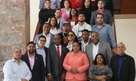Urbanos y legisladores se reúnen para tratar sobre los contenidos en la música popular
