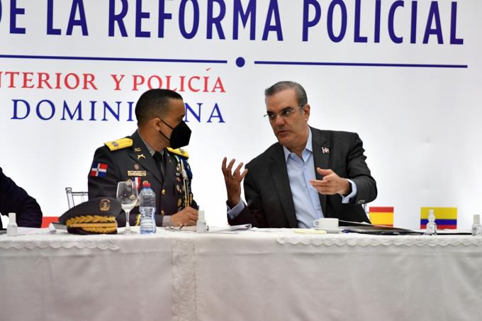 Crímenes que empujaron al mayor general Edward Sánchez fuera de la jefatura de la Policía