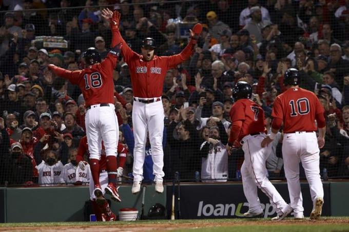 Boston aplasta a los Astros, Schwarber conecta grand slam