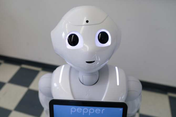¿Aceptaría usted órdenes de un robot?