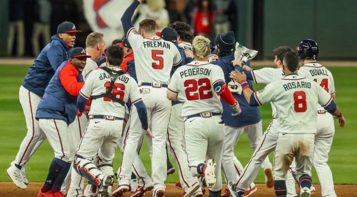 Bravos vuelven a dejar en el terreno a los Dodgers y dominan 2-0 la Serie de Campeonato de la Nacional