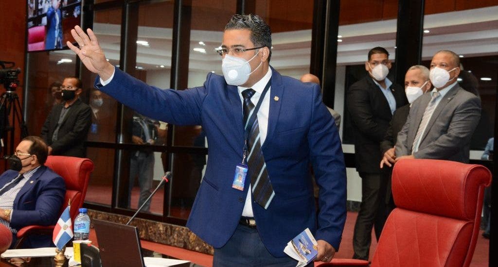 Senador de SC somete modificación a Ley de la Policía Nacional