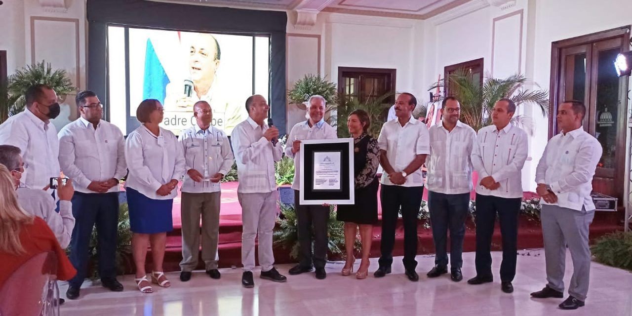 San Cristóbal despide al padre Chepe rector de Loyola