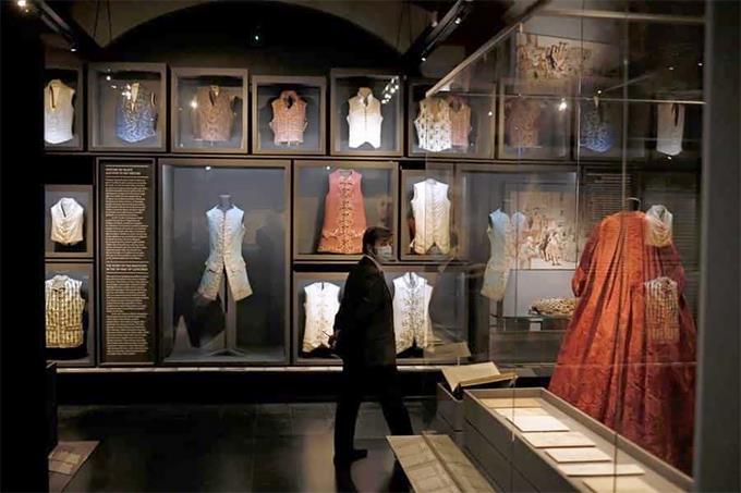 Un paseo por la historia de la moda parisina desde María Antonieta
