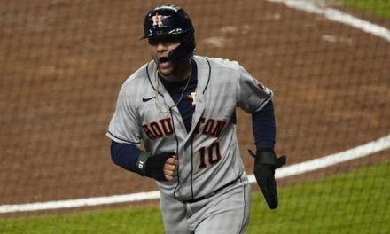 Astros vienen de atrás y vencen 9-5 a Bravos con la ayuda de Correa