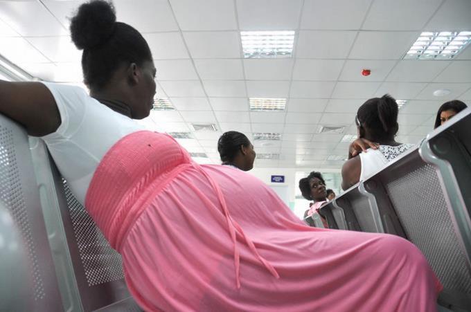 Detienen a 28 haitianas embarazadas en Maternidad de Los Mina