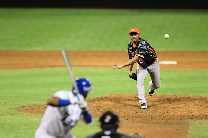Raúl Valdés y los Toros blanquean 5-0 a los inspirados Tigres