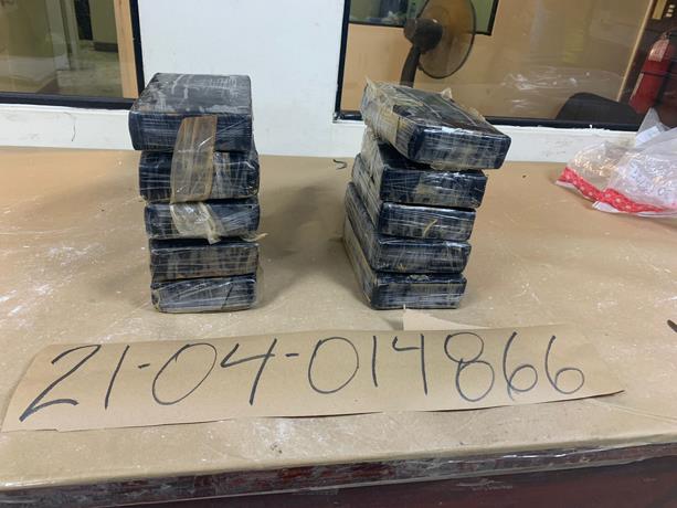 DNCD ocupa 10 paquetes de cocaína a colombiano en Barahona