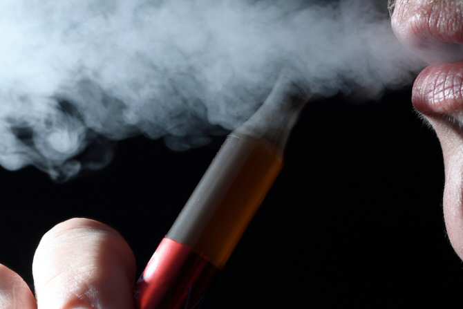 Más de mil sustancias químicas sin identificar en cuatro productos para cigarrillos electrónicos
