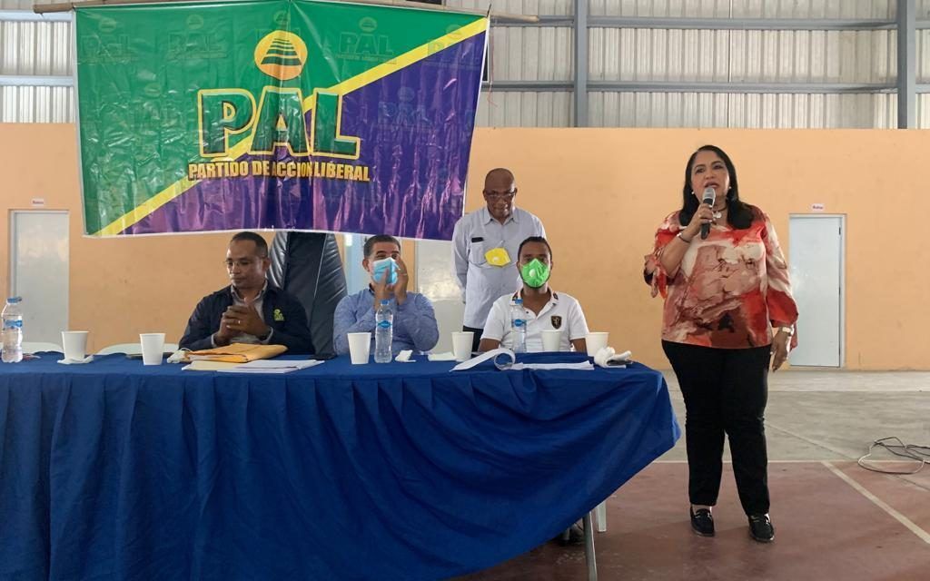 Partido de Acción Liberal juramenta 450 nuevos miembros en Azua