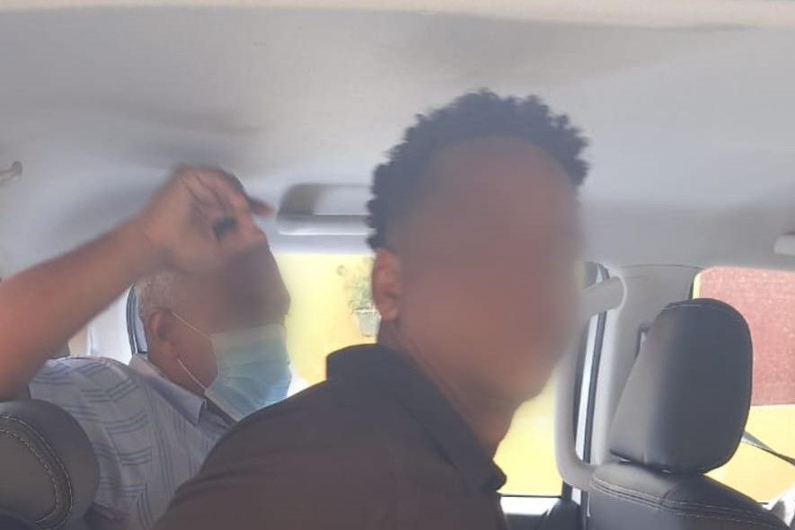 Policía apresa en flagrante delito hombre golpeaba y amenazaba su pareja