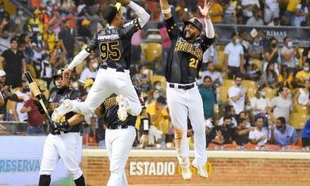 Àguilas aplastan a los Gigantes 18 carreras por 3 en Santiago
