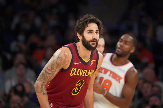 Bucks caen ante Wizards, Ricky Rubio encesta 37