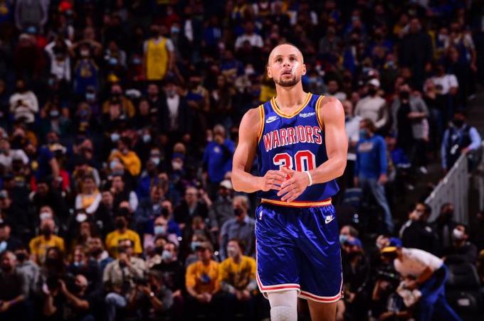 Curry anota 50 con 10 asistencias, Warriors ganan, Bulls superan a los Nets