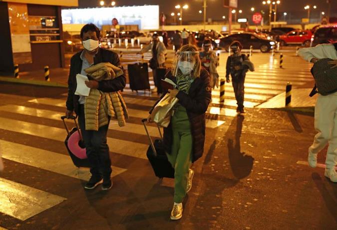 Perú impedirá ingreso de personas no vacunadas a lugares públicos cerrados