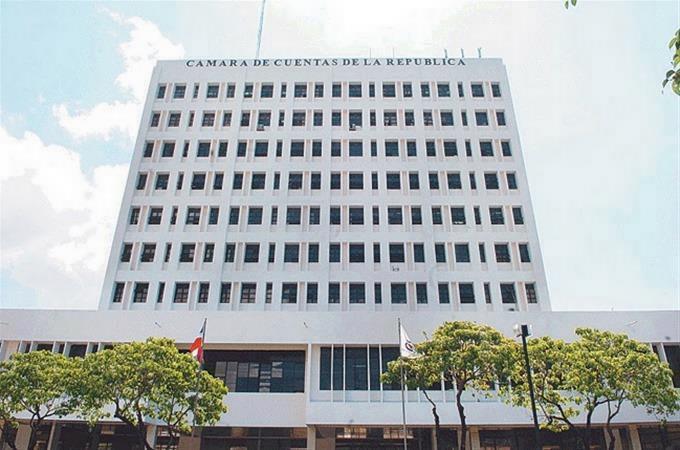 Ley obliga a funcionarios acusados de irregularidades a pagar con sus bienes