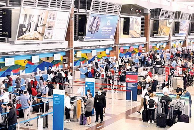Gran flujo de pasajeros por el AILA, a pesar de alerta por ómicron