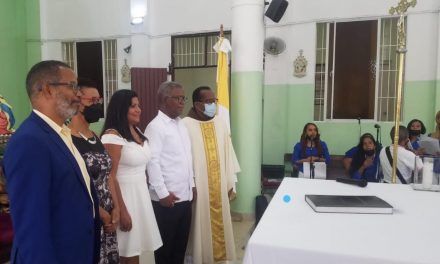 Se casó exsacerdote jesuita Mario Serrano con María Teresa Bello