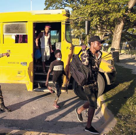 Haitianos ilegales temen volver a su país en Navidad