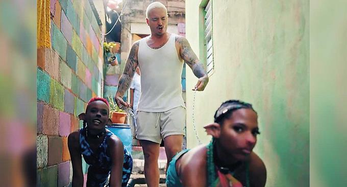 ¿Le cayó gas a J Balvin? Organizaciones de mujeres piden no lo dejen cantar en Feria de Cali