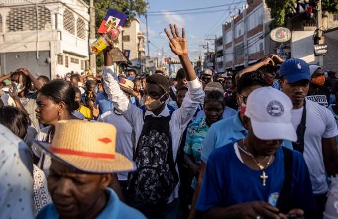 Miles de católicos marchan en Haití para pedir protección divina ante crisis