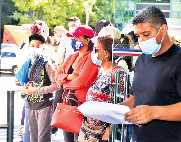 Positividad diaria de Covid se eleva a cerca del 30% en el país