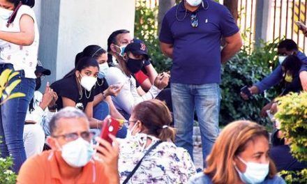 Quinta ola de Covid abruma a la población