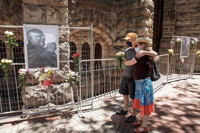Recuerdos y lágrimas por el ‘héroe’ Desmond Tutu