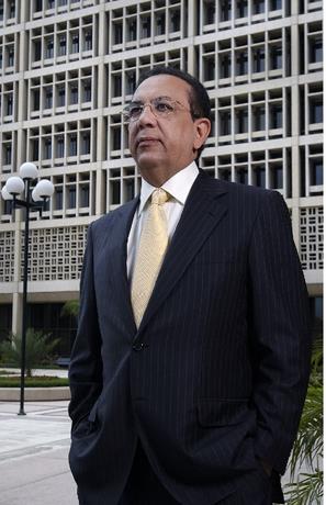 Revista inglesa Pan Finance galardona a Valdez Albizu