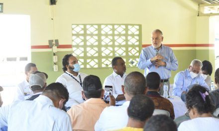 Gobierno construirá viviendas y dará ayudas comunidades cercanas a presa Guayubín