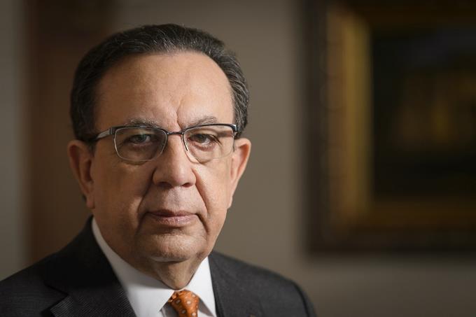 Valdez Albizu ha sido nombrado Gobernador Bancario del Año