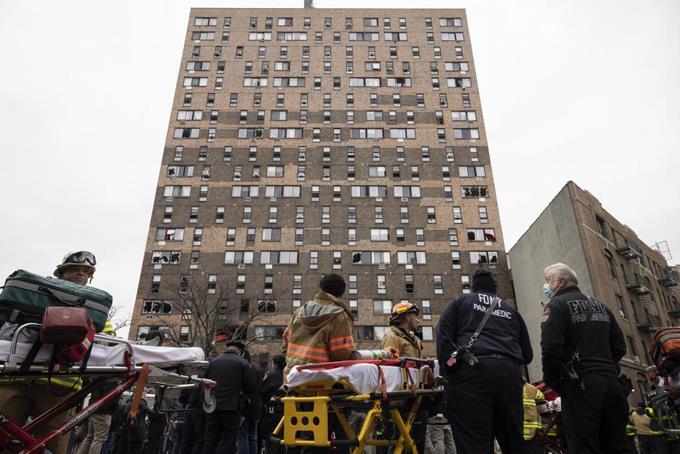 19 muertos, incluidos 9 niños, al incendiarse probablemente por calentador eléctrico edificio en Nueva York