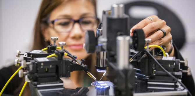 Nuevo biosensor para revolucionar la robótica controlada desde el cerebro