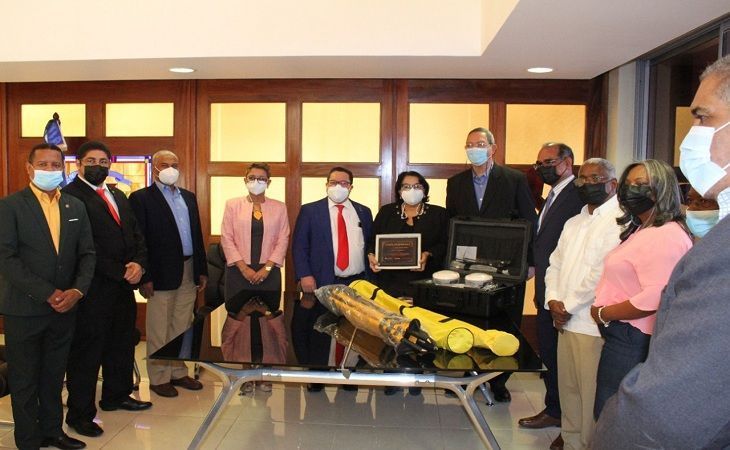 Entidades donan equipos de alta tecnología a escuela de Agrimensura de la UASD