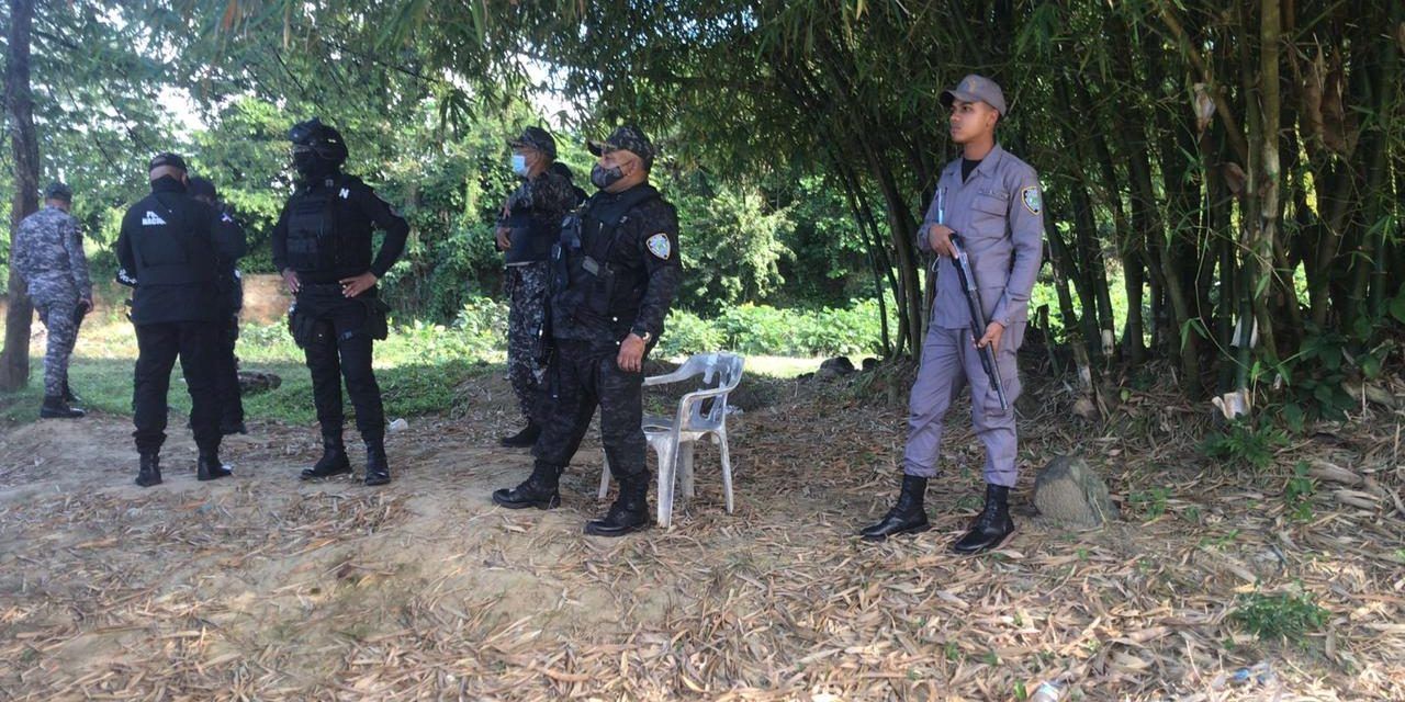 PN apresa 11 personas en Gaspar Hernández; les ocupan armas de fuego, motocicletas, dinero y estupefacientes