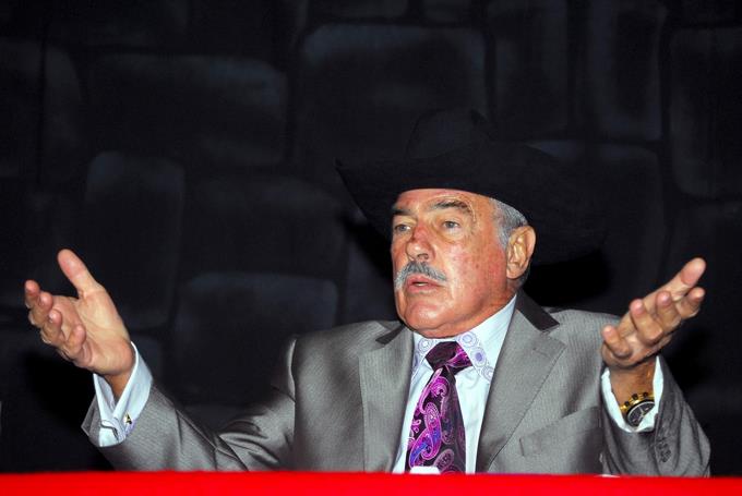 Andrés García arremete contra periodista por publicar que tiene nexos con cárteles mexicanos